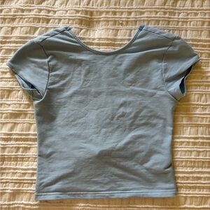 Edikted Bambi Open-Back T-shirt — Blue Short Sleeve Top